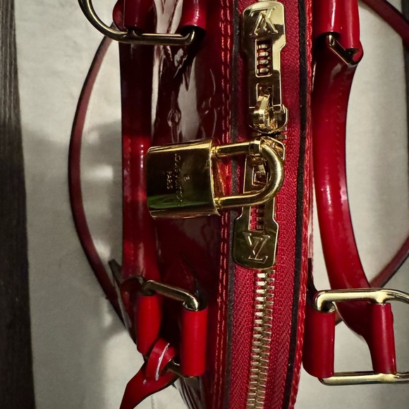 Louis Vuitton Vernis Alma BB Red - Picture 7 of 11